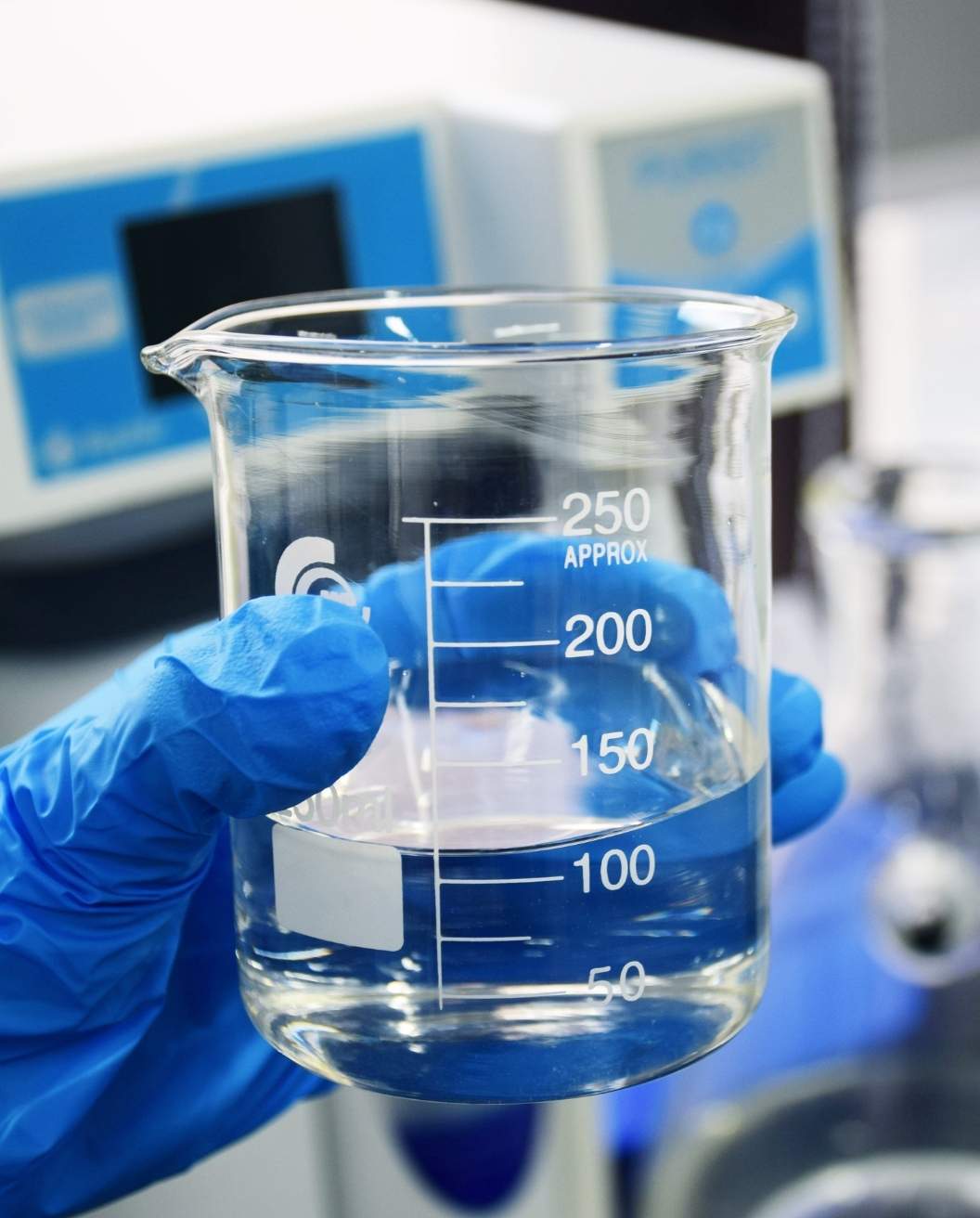 provrörsburk med vatten på ett labratorium vattenanalys kemisk och fysialisk